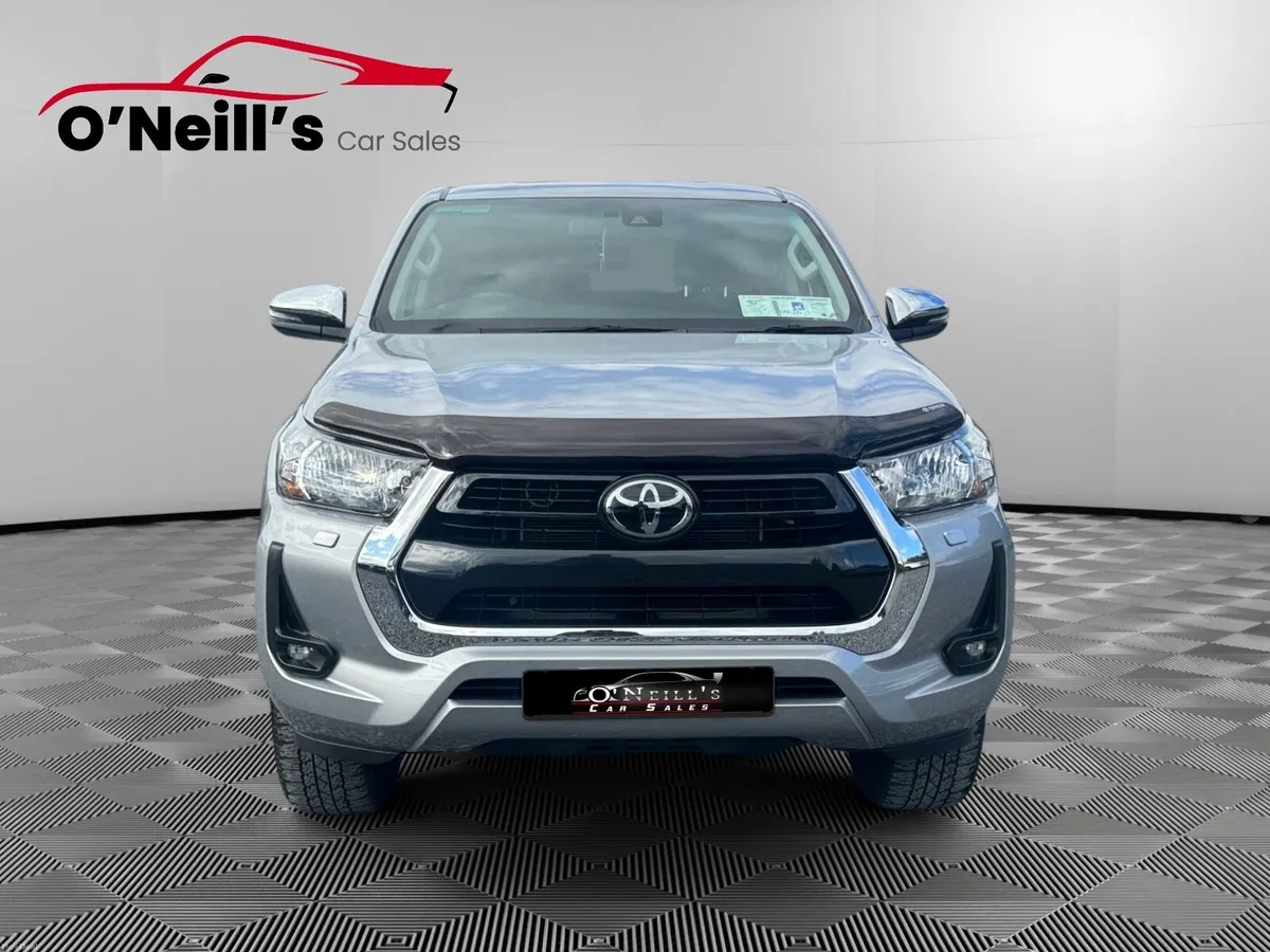 Toyota Hilux 2025 2.8 SR5 MANUAL #429 - Image 2