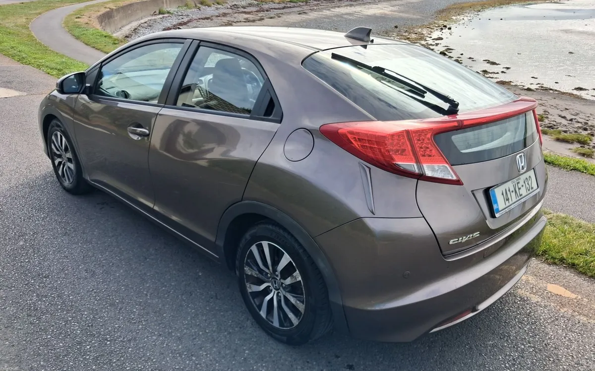 Honda Civic 2014 - Image 2
