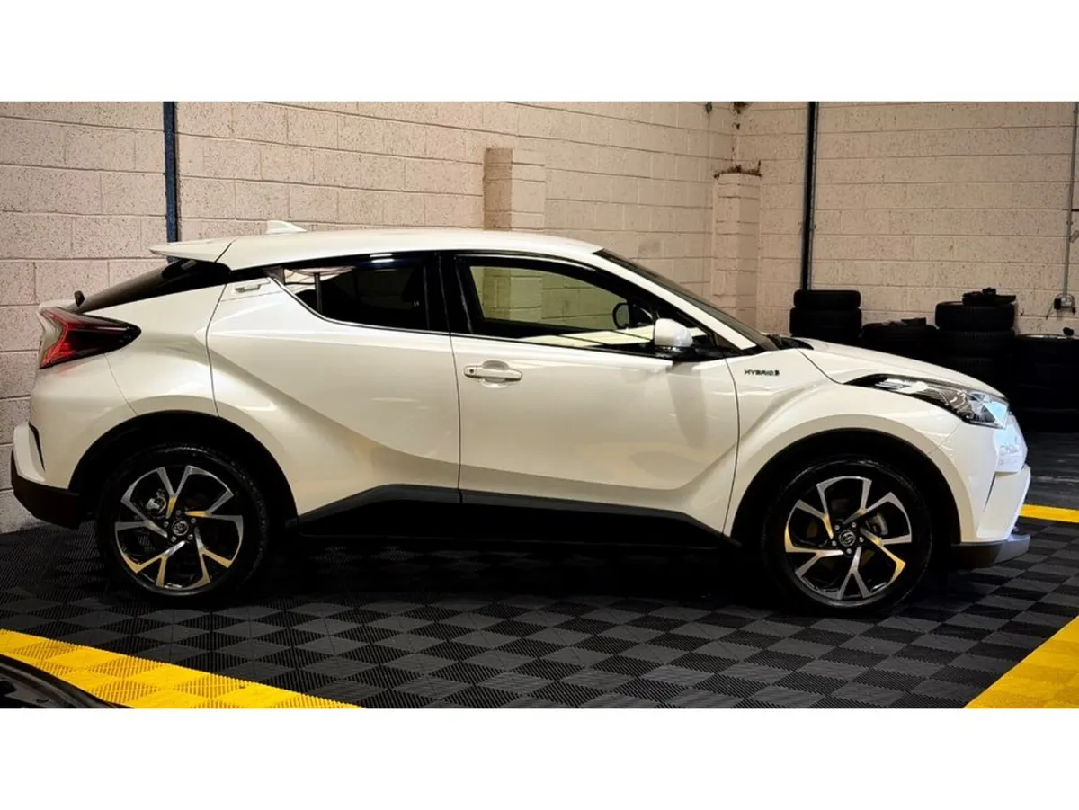 Toyota C-HR G Leather seats - Image 5