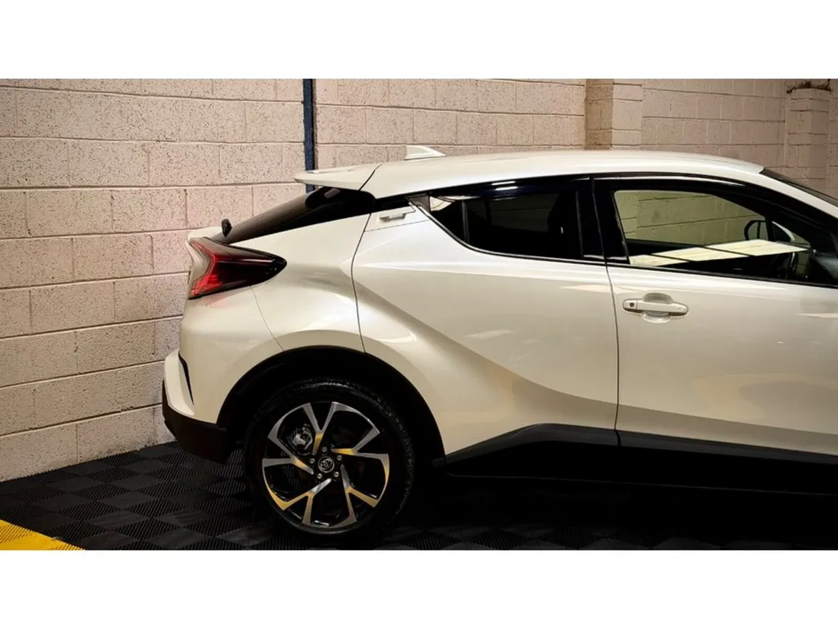 Toyota C-HR G Leather seats - Image 6