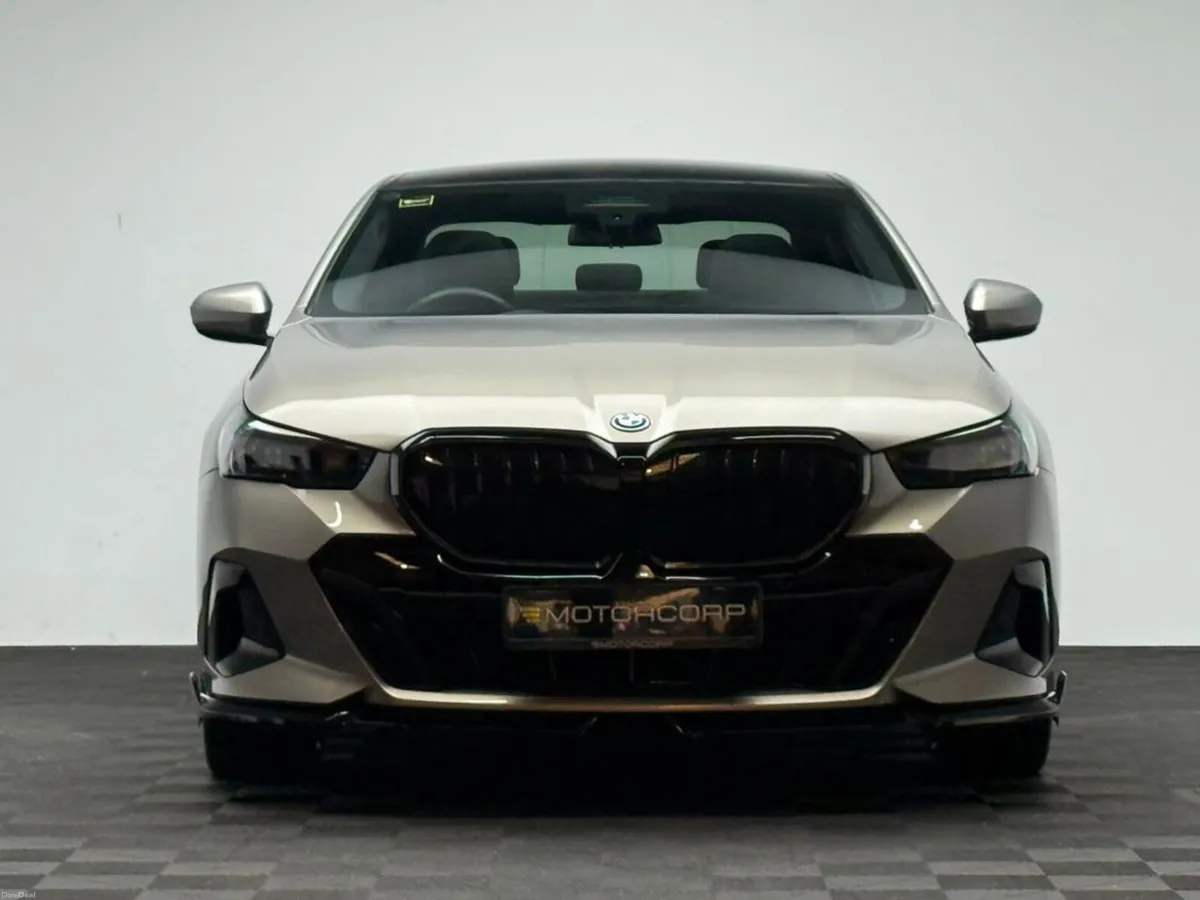 BMW 5-Series 530E M SPORT - Image 2