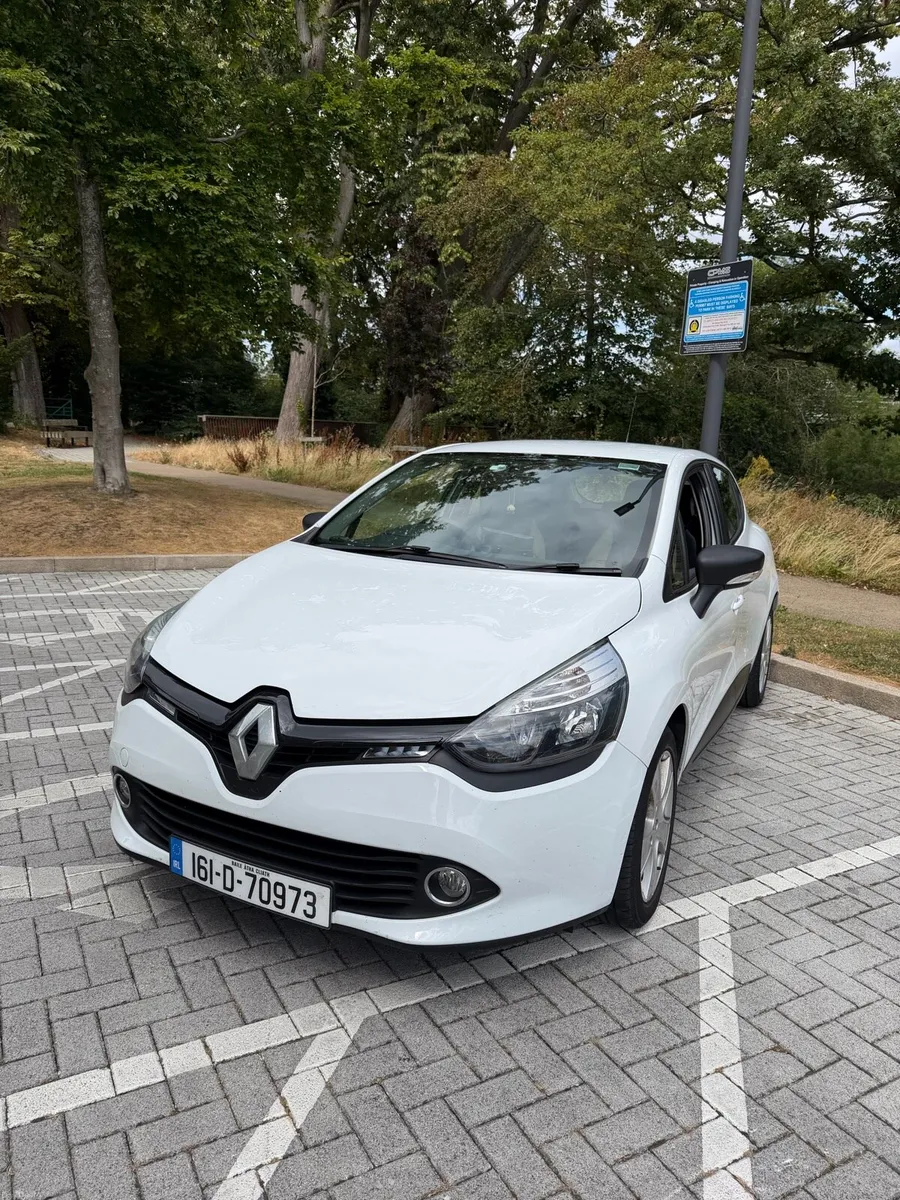 Renault Clio Play 2016 (Carplay & Parking Help) - Image 2