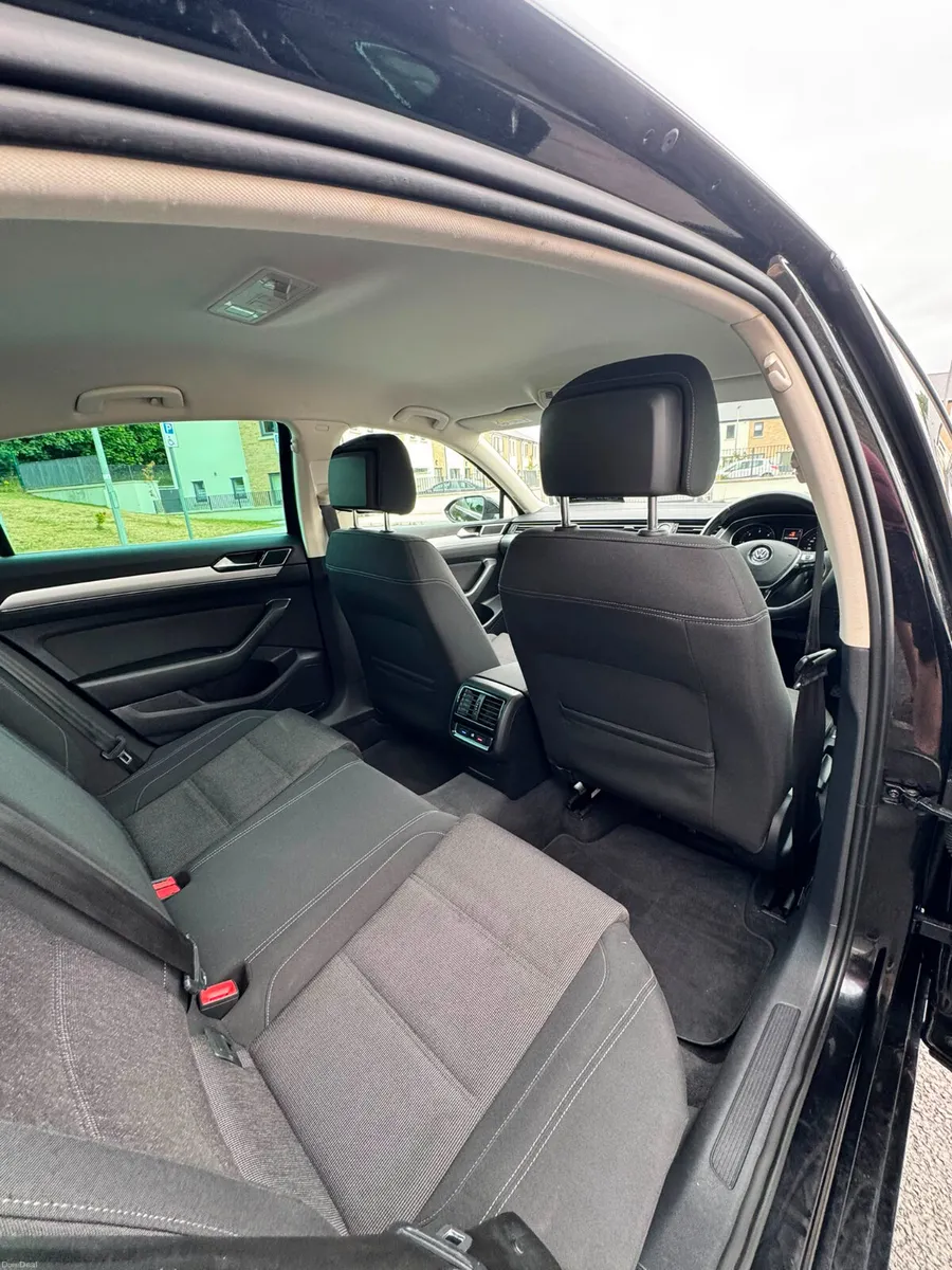 Volkswagen Passat 2019 - Image 4