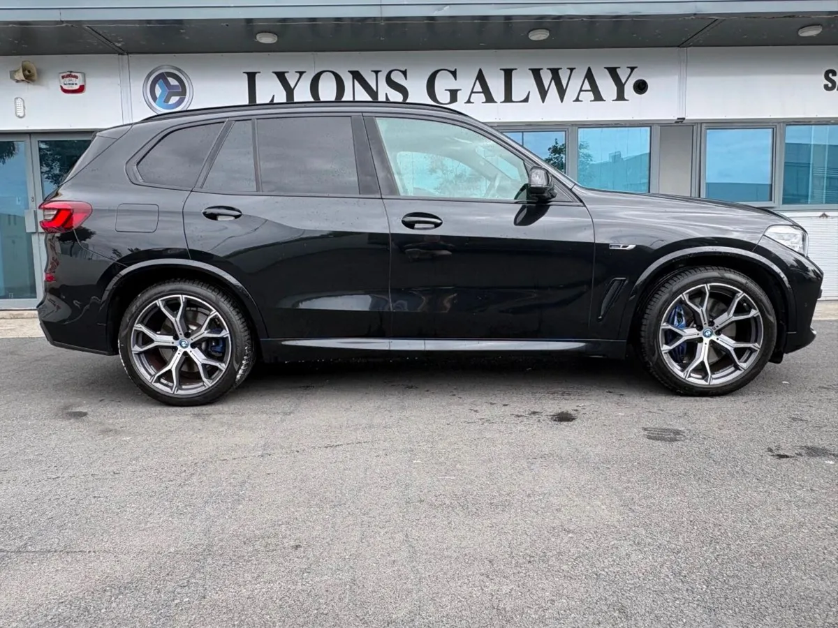 BMW X5 M-Sport / Glass Roof / Very low mileage / S - Image 6