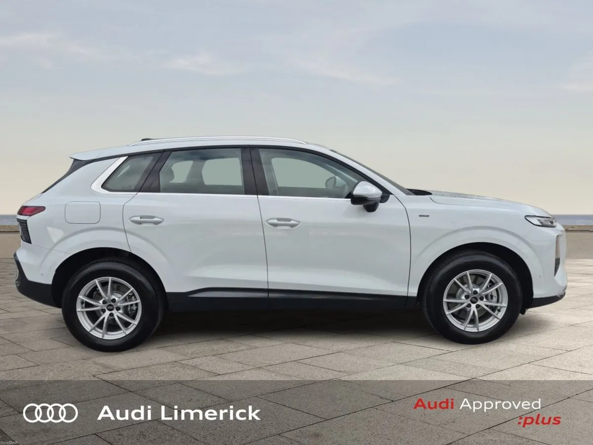 Audi Q3 *SAVE €2987 VS NEW*SUV E HYBRID SE - Image 4