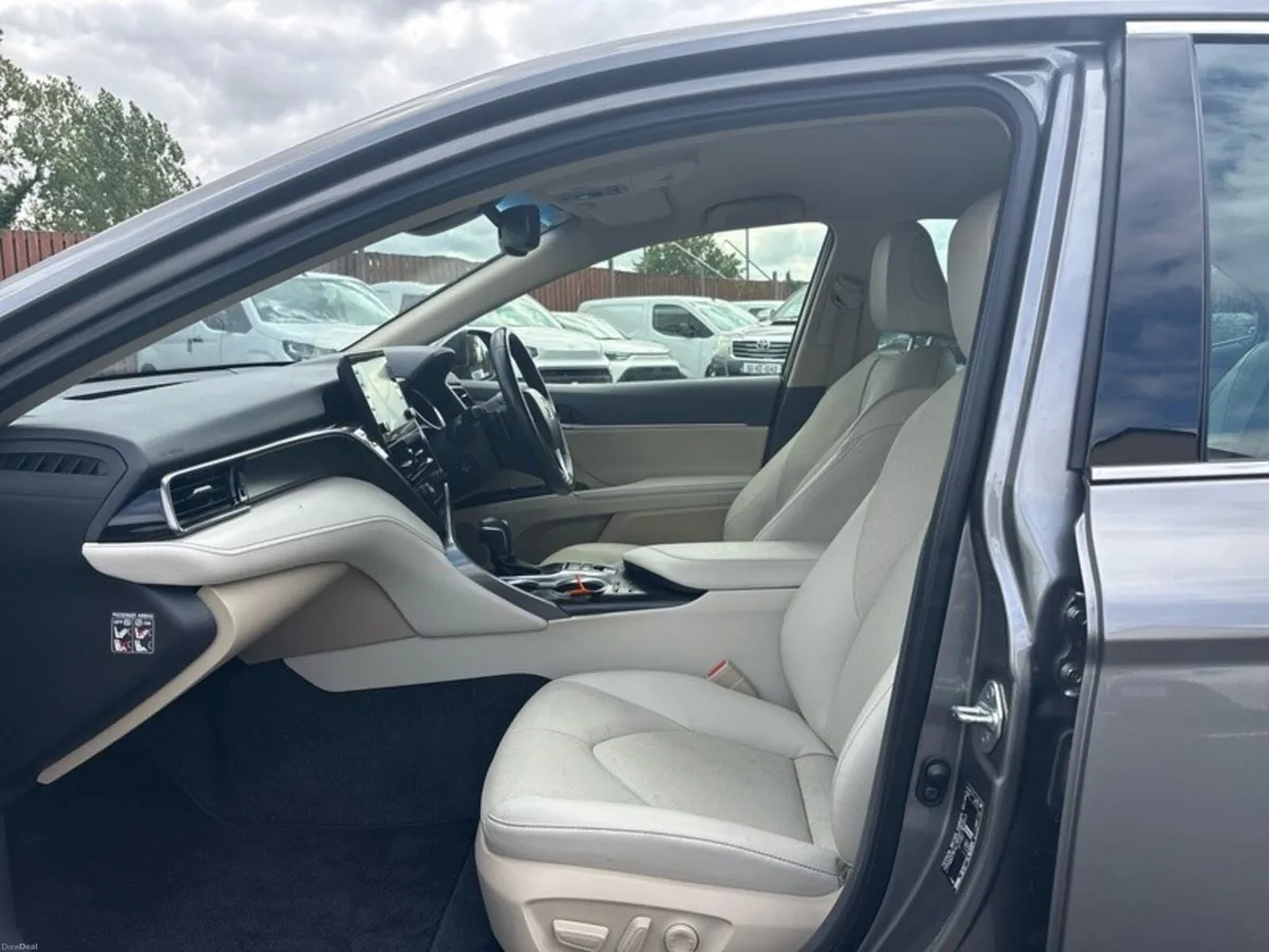Toyota Camry CAMRY PLATINUM EDITION - Image 6