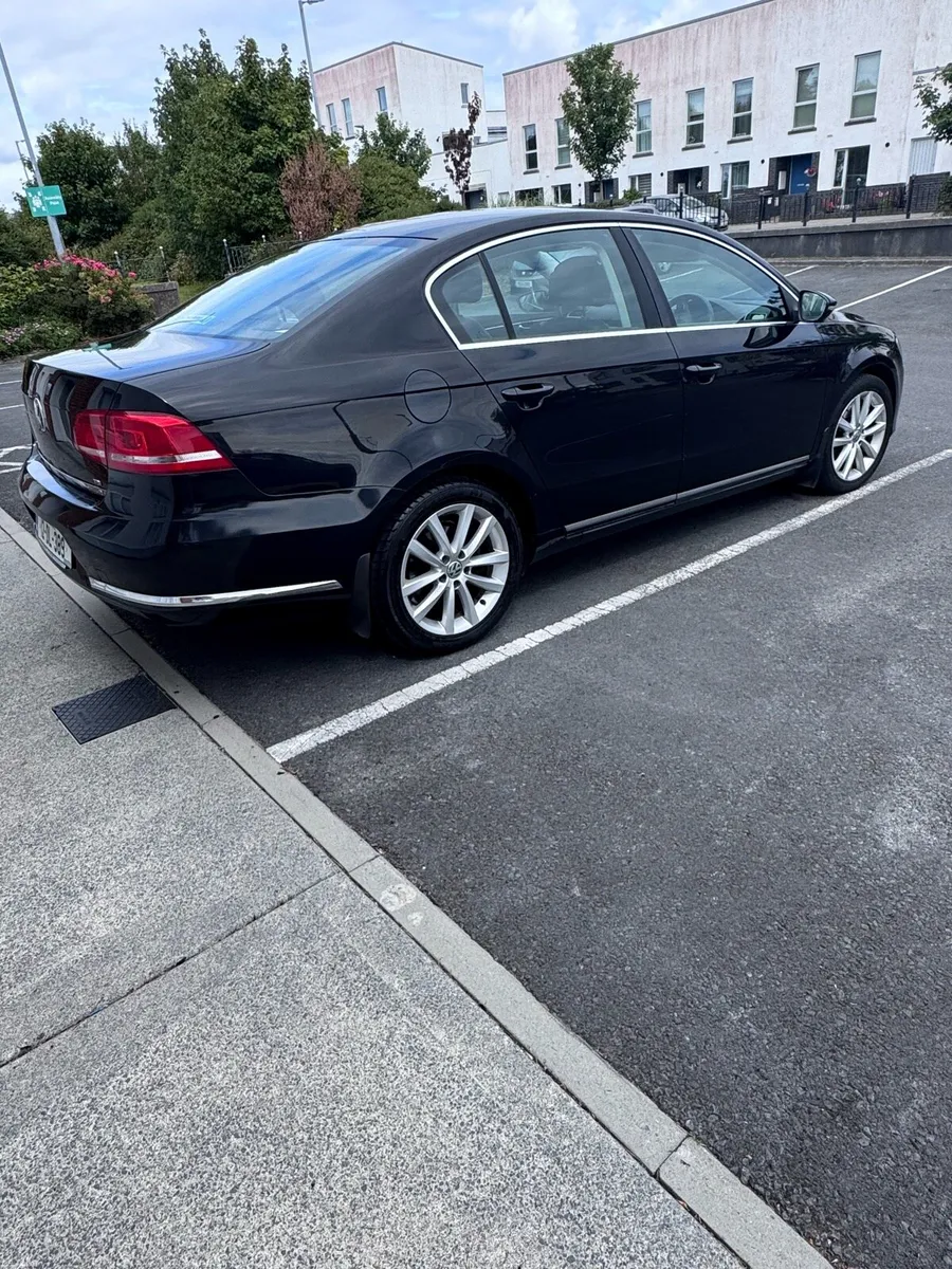 Volkswagen Passat - Image 1