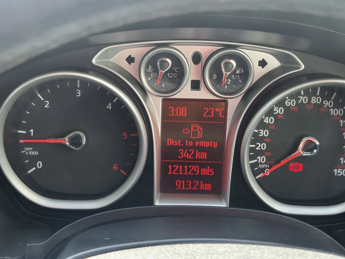Ford Focus 2011 - Image 2