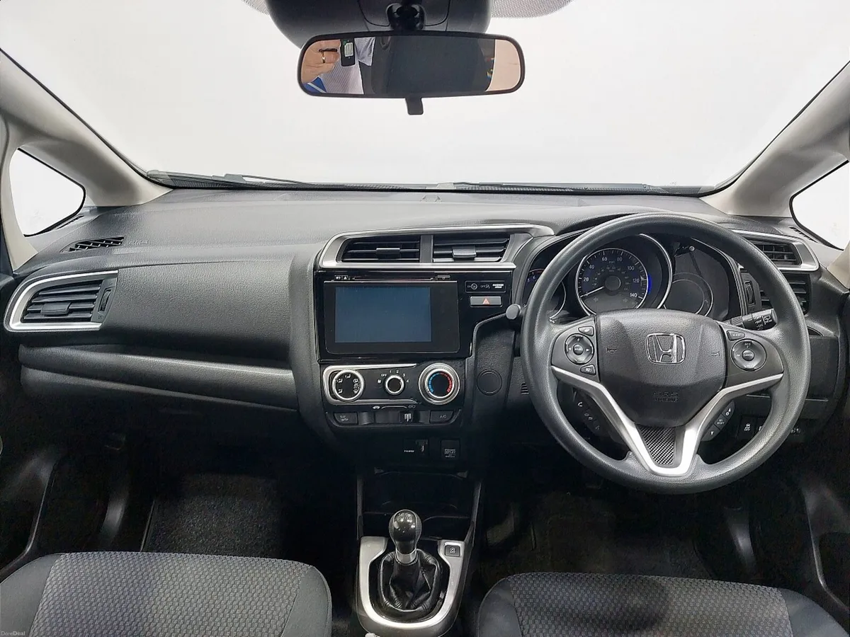 Honda Jazz Hatchback SE - Image 4