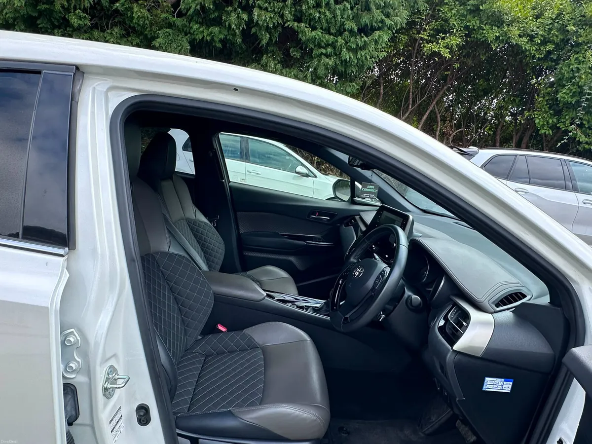 TOYOTA C-HR 2020  45K KM ONLY - Image 4