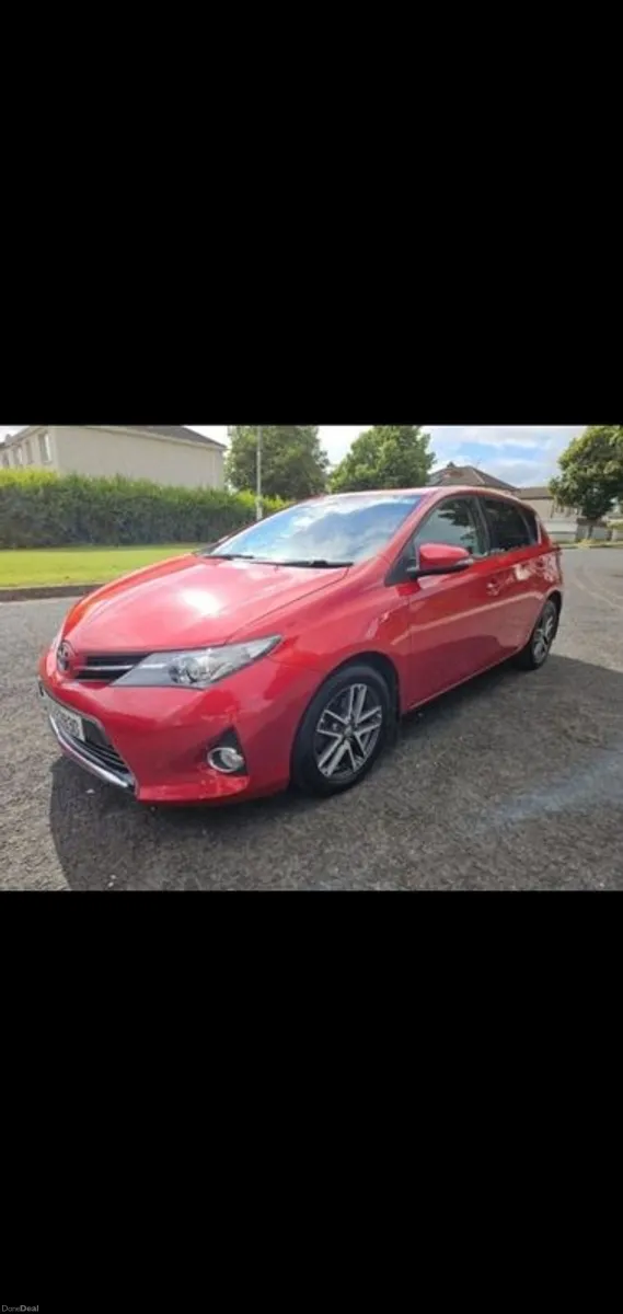 2015 Toyota Auris - Image 2