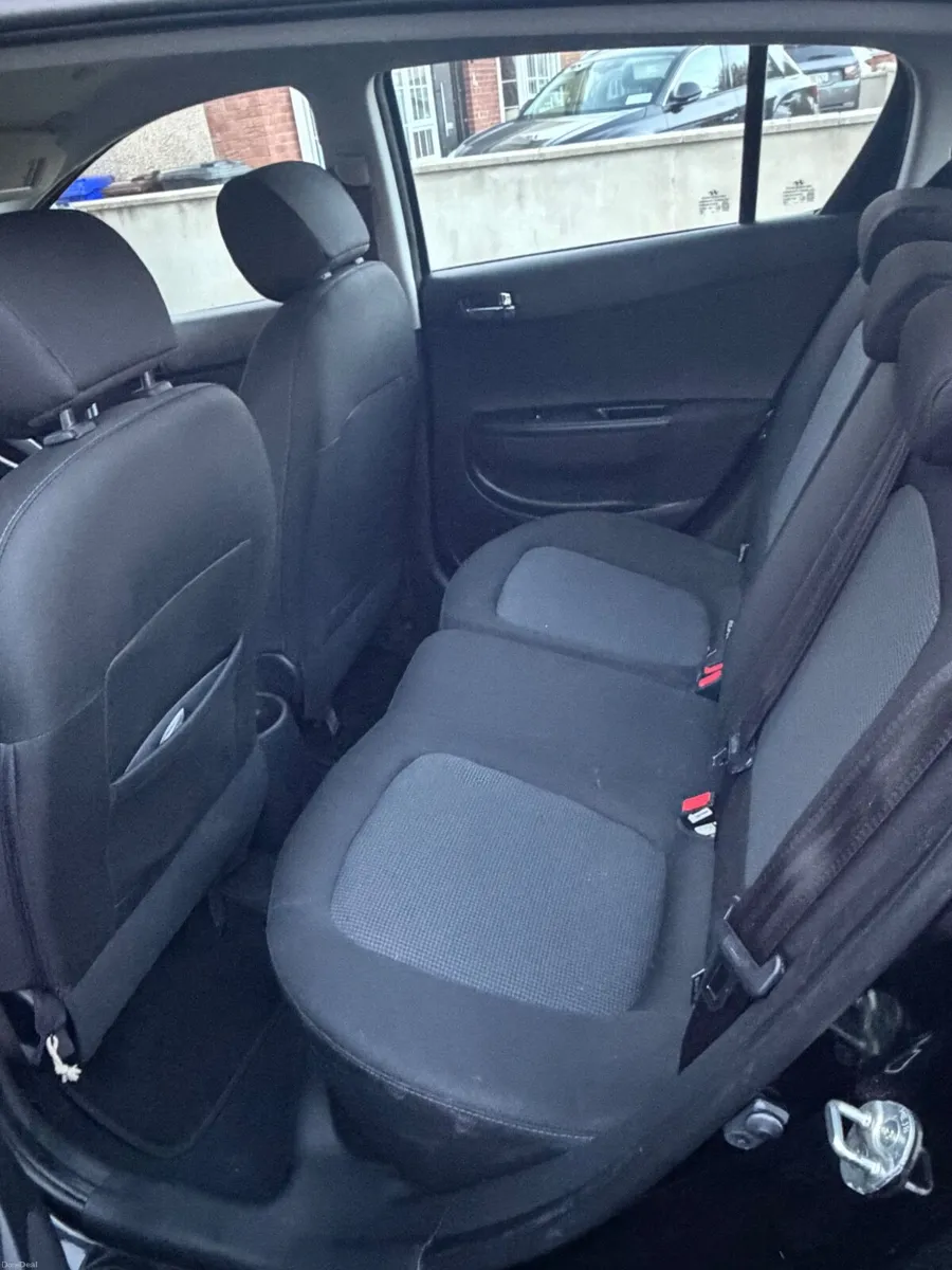 Hyundai i20 2012 - Image 2
