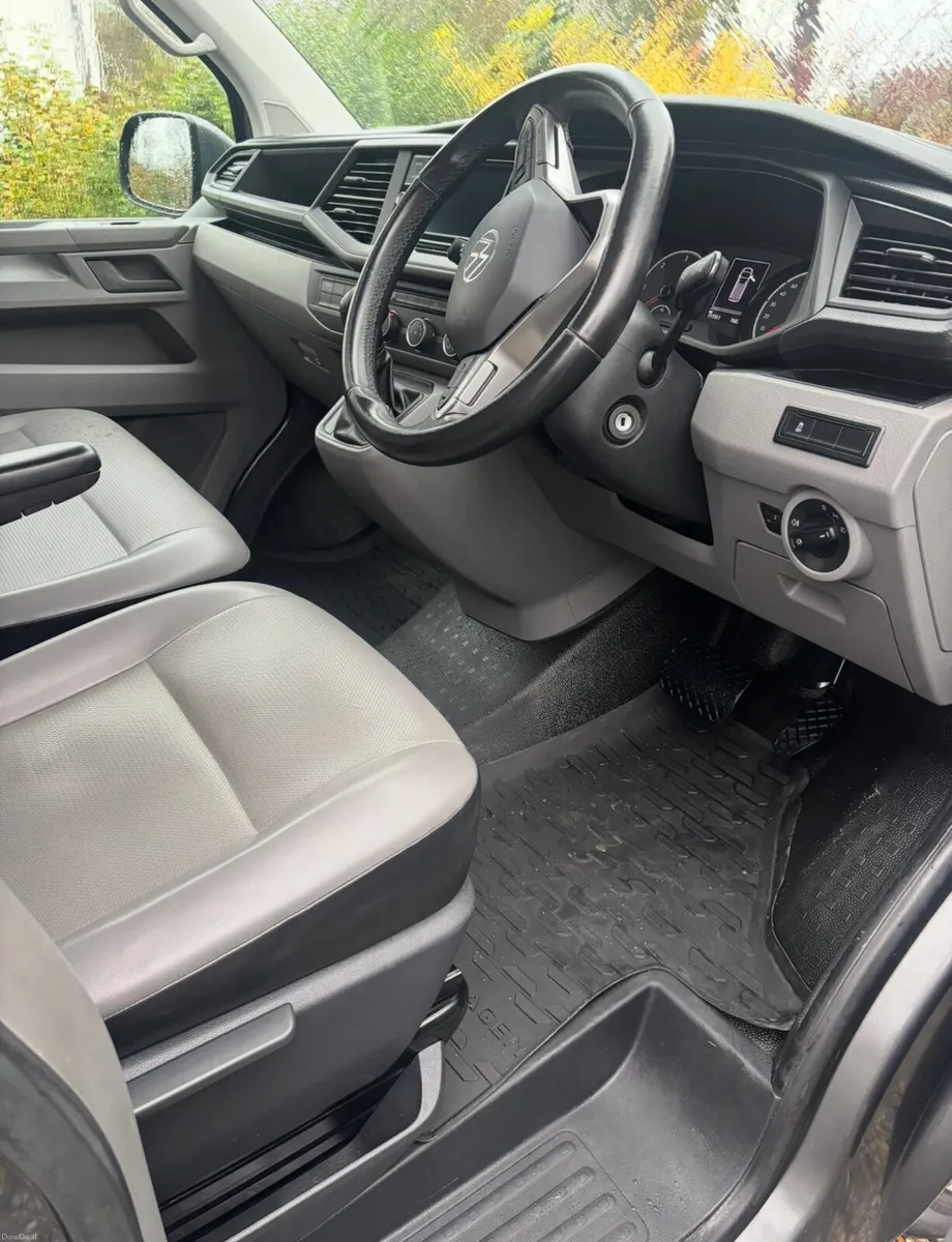 VW Transporter 150HP Automatic LWB - Image 4