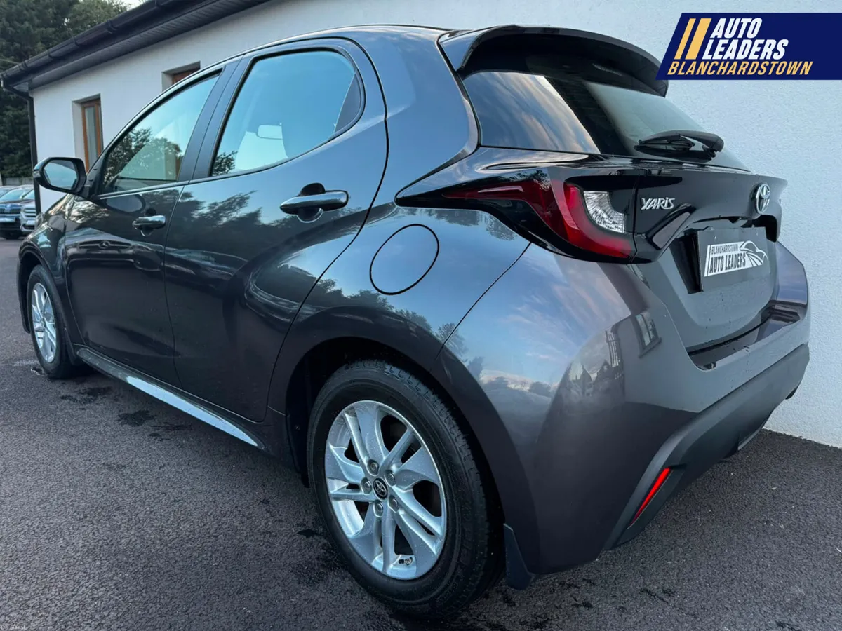 TOYOTA YARIS 1.5 HYBRID LUNA AUTO 116 BHP - Image 4