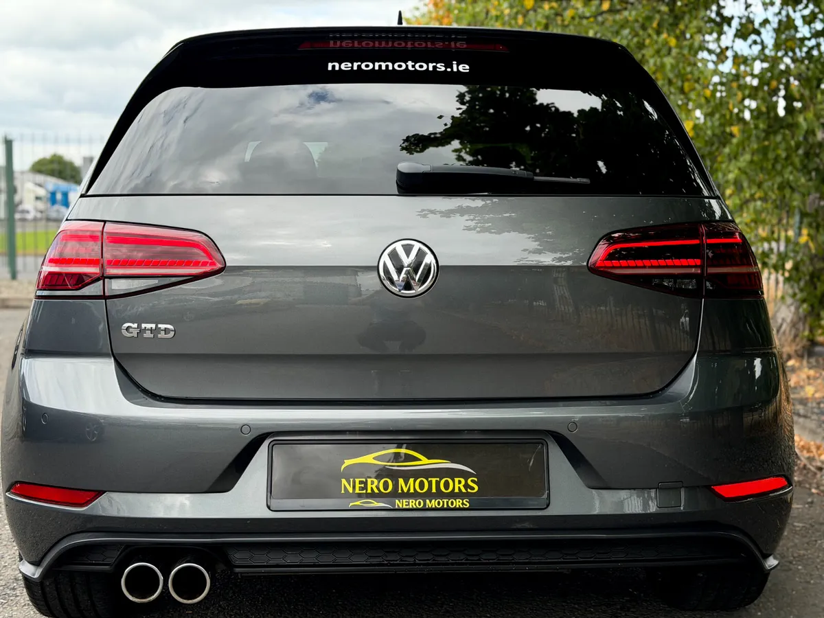 2017 Volkswagen Golf GTD - Image 4