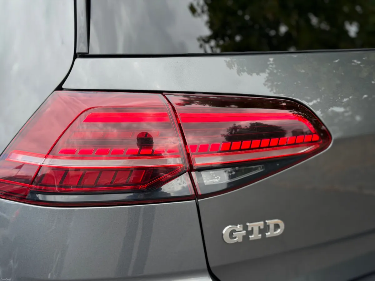 2017 Volkswagen Golf GTD - Image 6