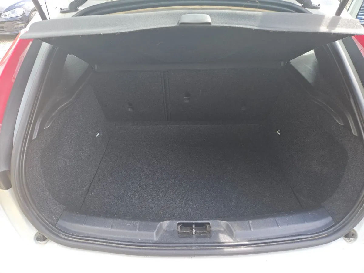 Volvo V40 - 2013 -1.6 Diesel - Image 4