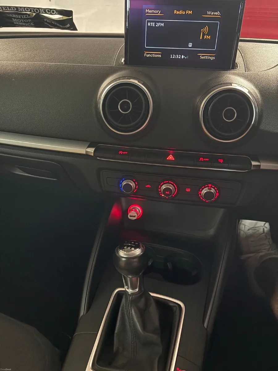 2015 Audi A3 1.6 TDI SE Technik Ultra - Image 3