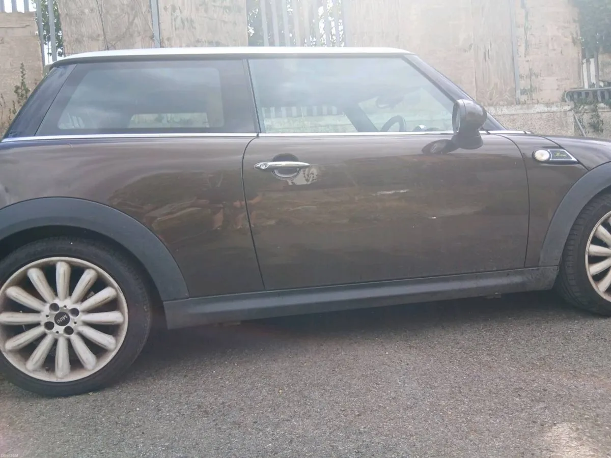 Mini Cooper six months road tax 2000 - Image 3