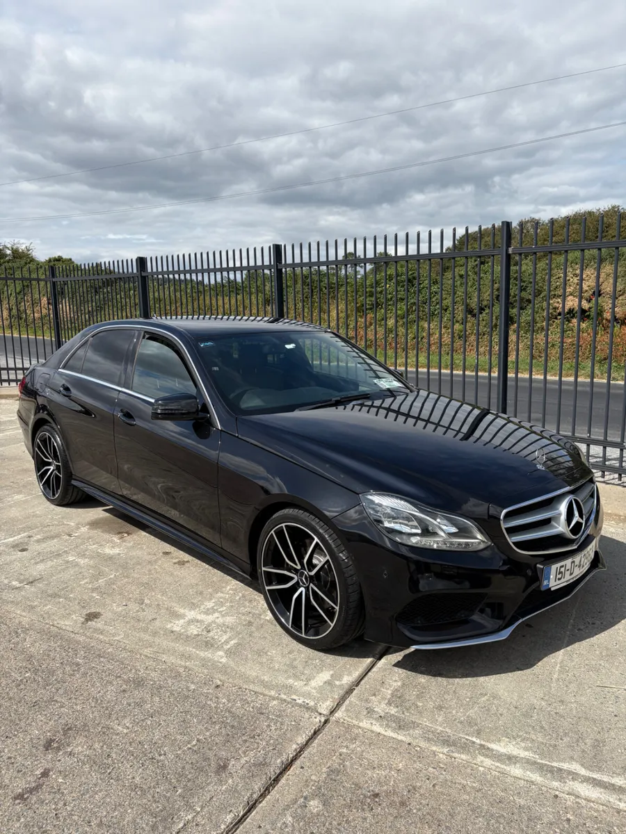 Mercedes-Benz E220 AMG - Image 2