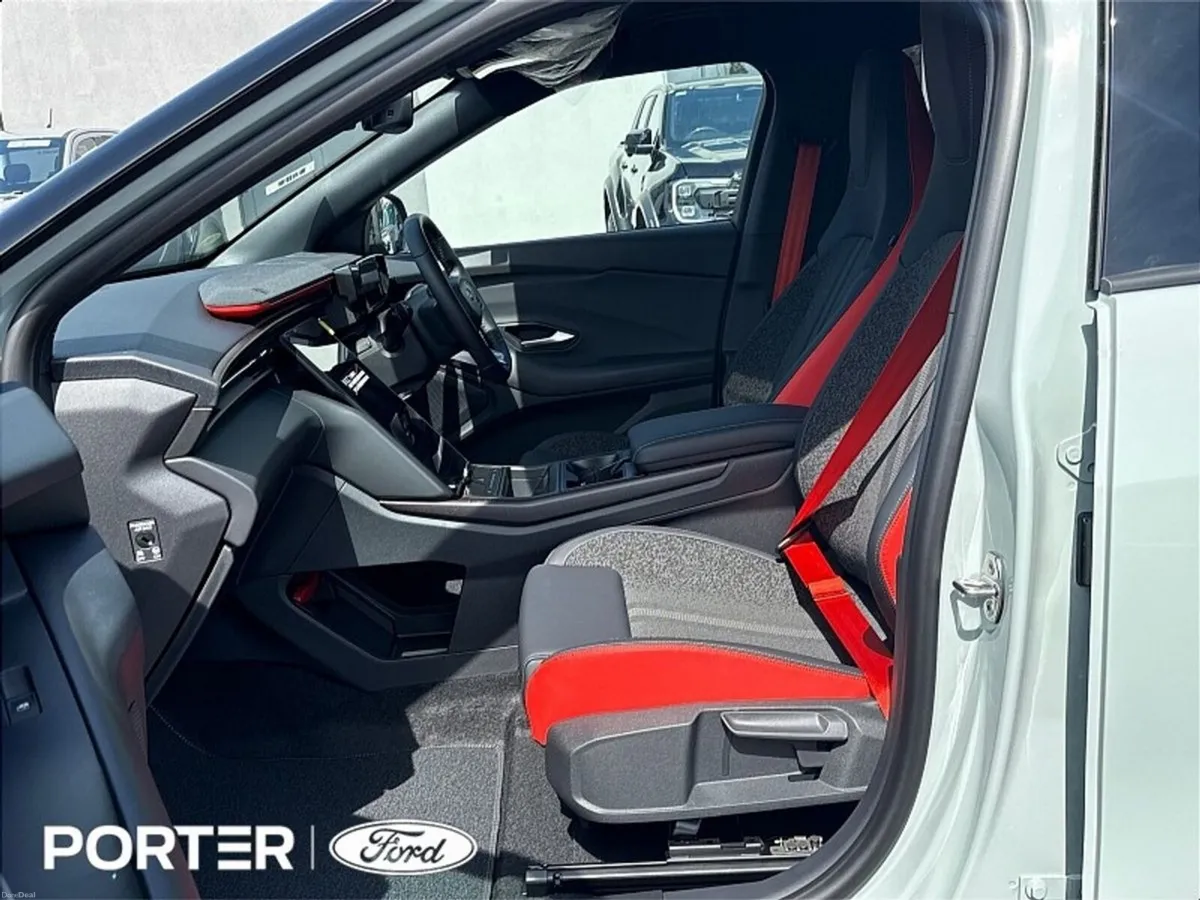 Ford Explorer *COLLECTION EDITION* - Image 4