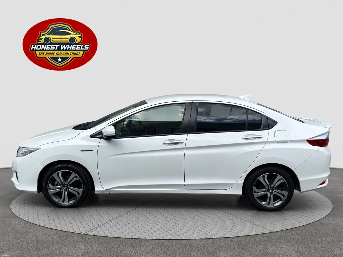 2015 Honda Grace 1.5L Hybrid Automatic - Image 4