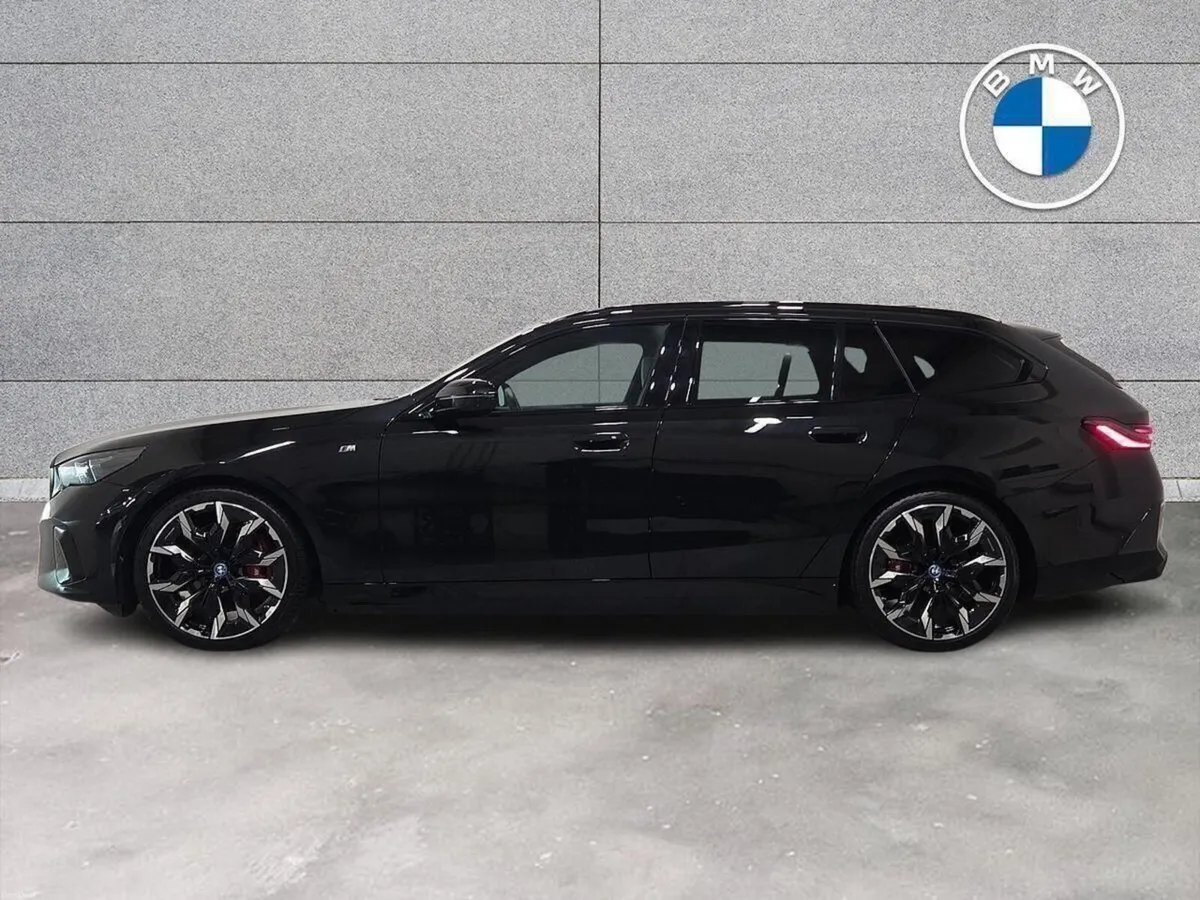 BMW i5 eDrive40 M Sport Pro Touring - Image 3
