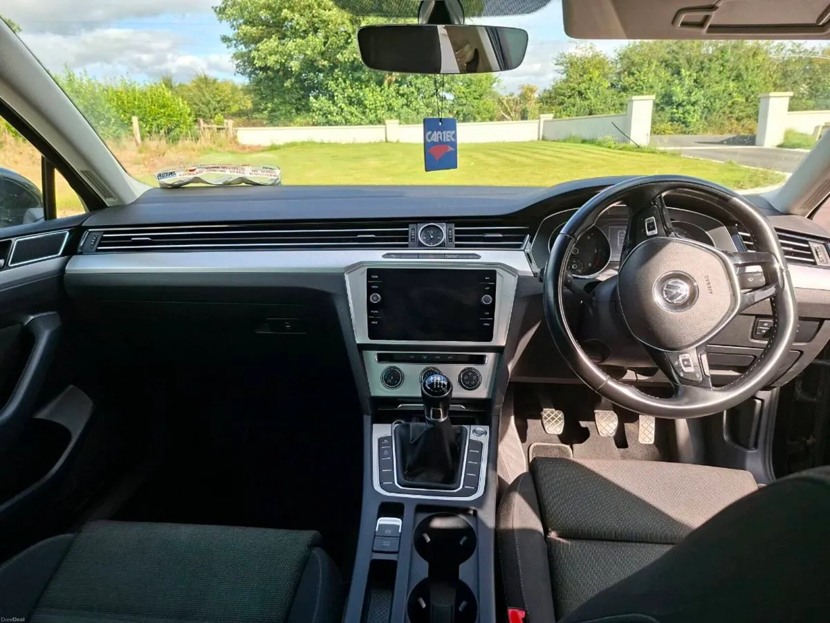 Volkwagen Passat - Image 5