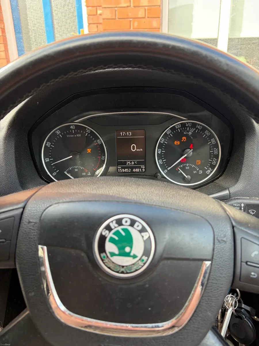 Skoda Octavia 2011 1.2L SOLD AS SEEN - Image 6