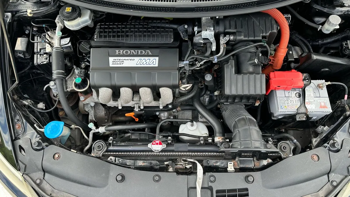 2011 Honda CR-Z Sport, Manual Immaculate - Image 6