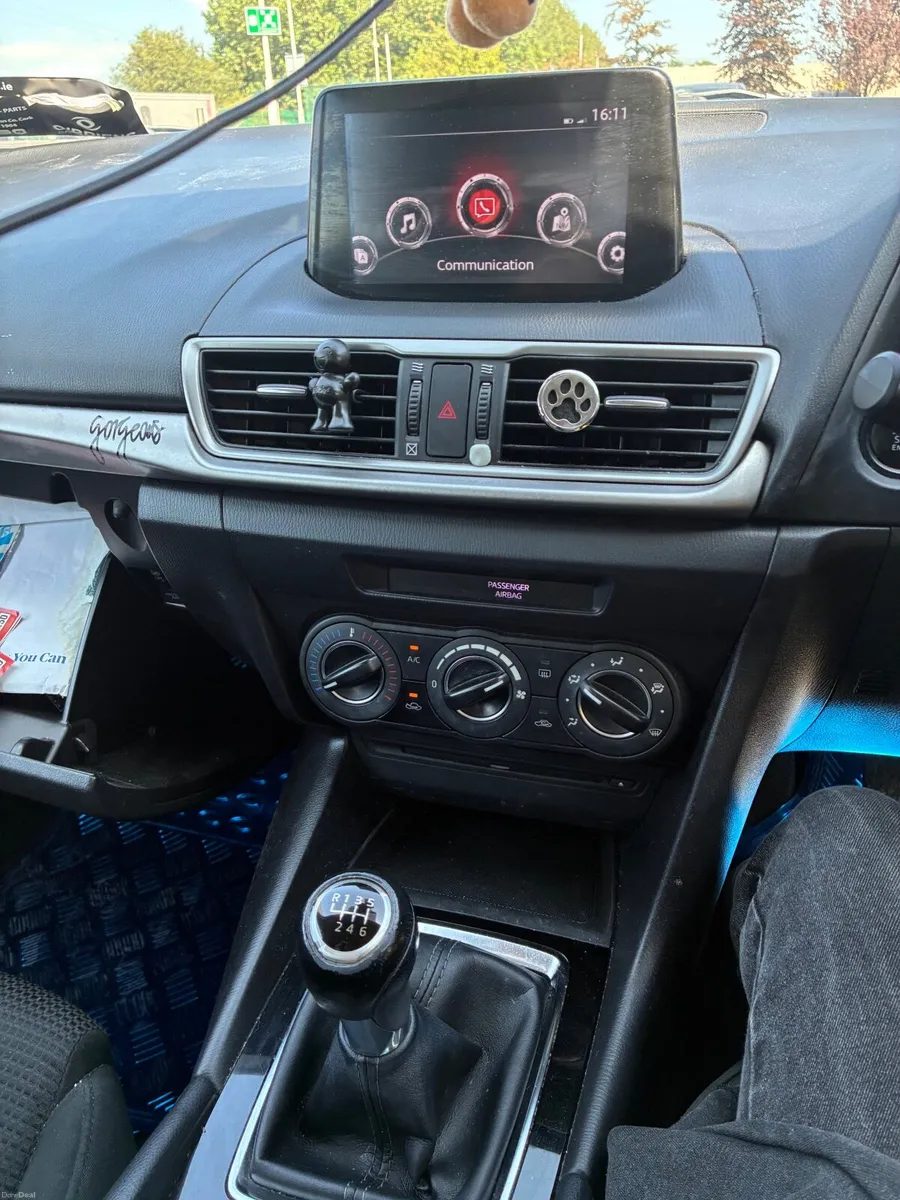 Mazda Mazda3 2017 - Image 4
