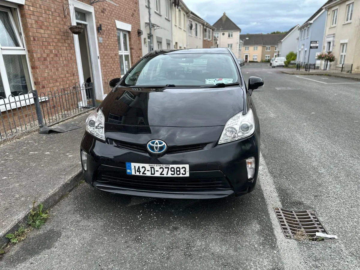 Toyota Prius 2014 hybrid - Image 4
