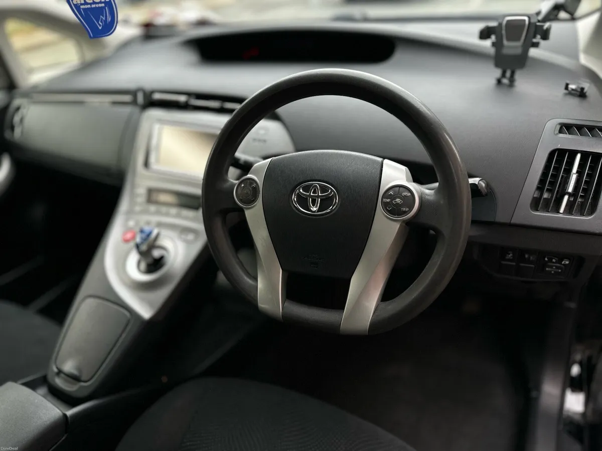 Toyota Prius 2014 hybrid - Image 6