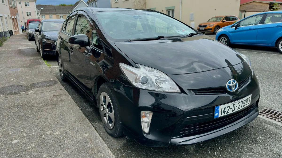 Toyota Prius 2014 hybrid - Image 2