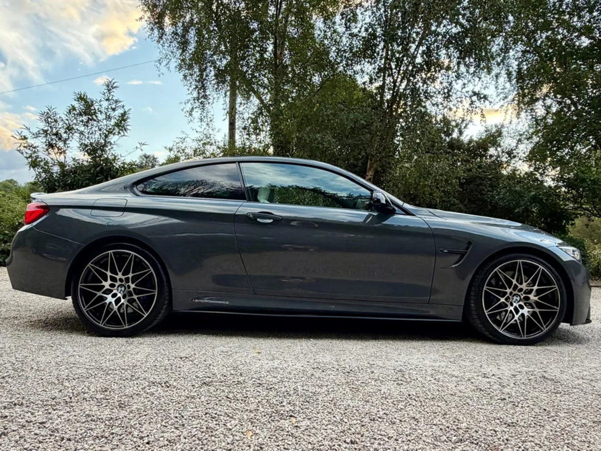 BMW M4 COMPETITION PACK - Image 3