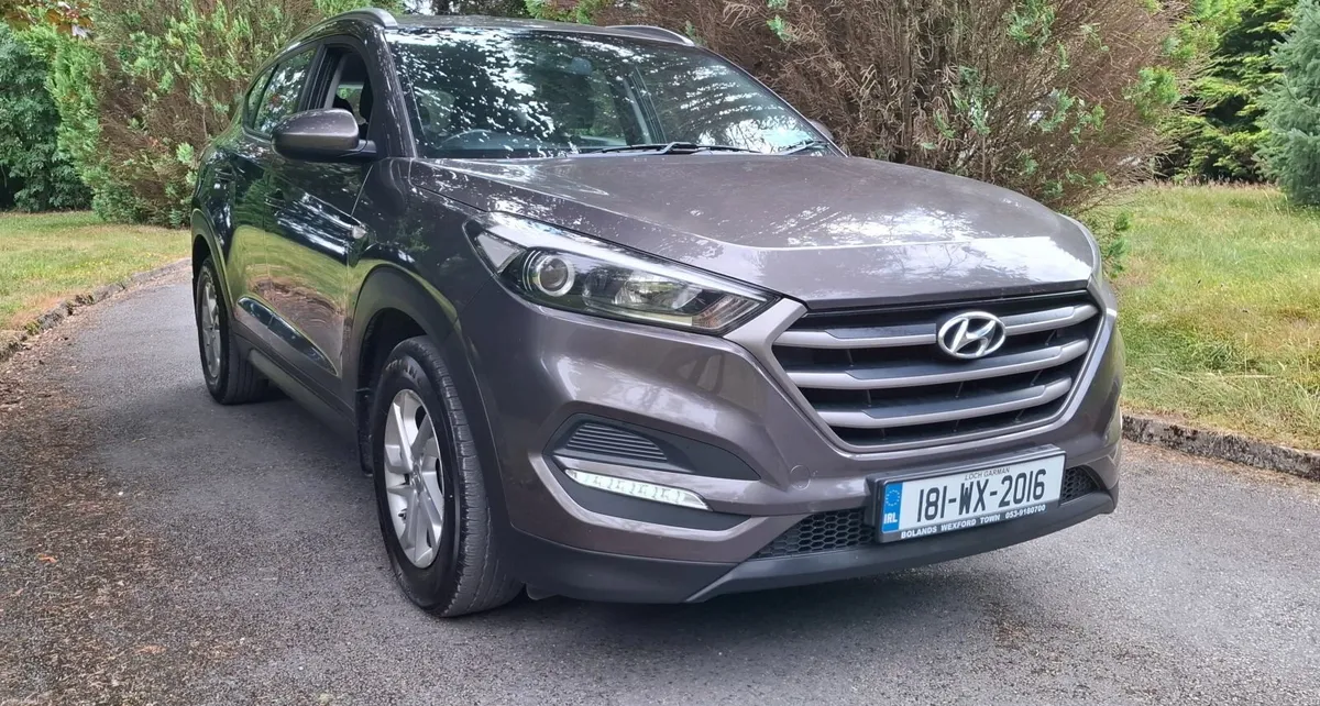 18 Hyundai Tucson,  FSH , NCT 3/28 - Image 6