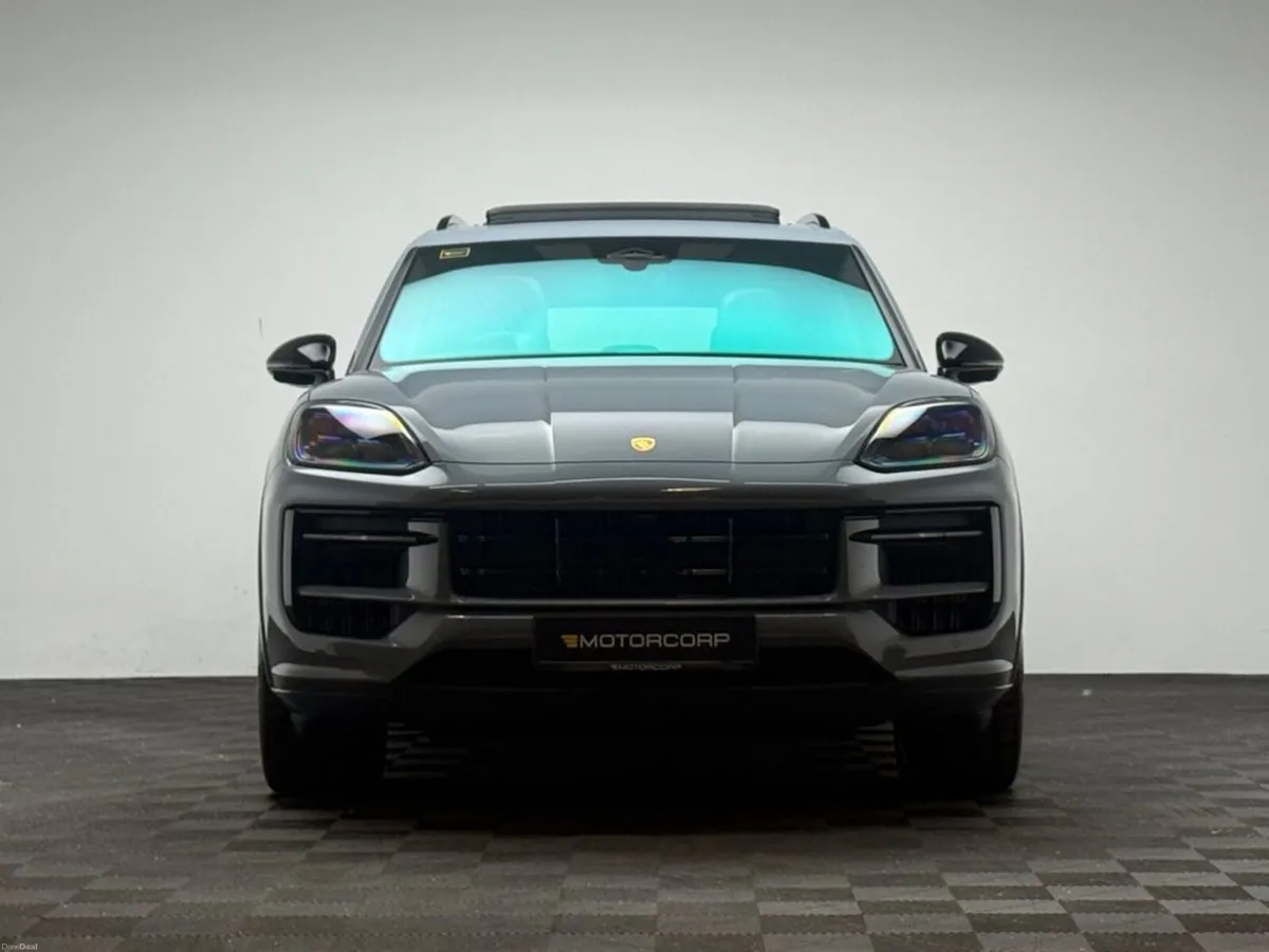 Porsche Cayenne S BLACK EDITION V6 E-HYBRID - Image 2