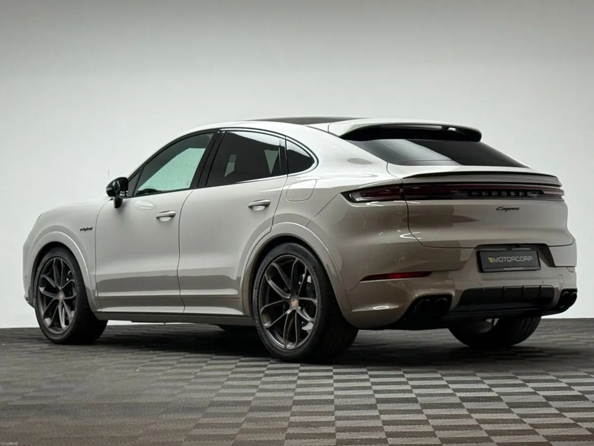 Porsche Cayenne COUPE BLACK EDITION V6 E-HYBRID - Image 5
