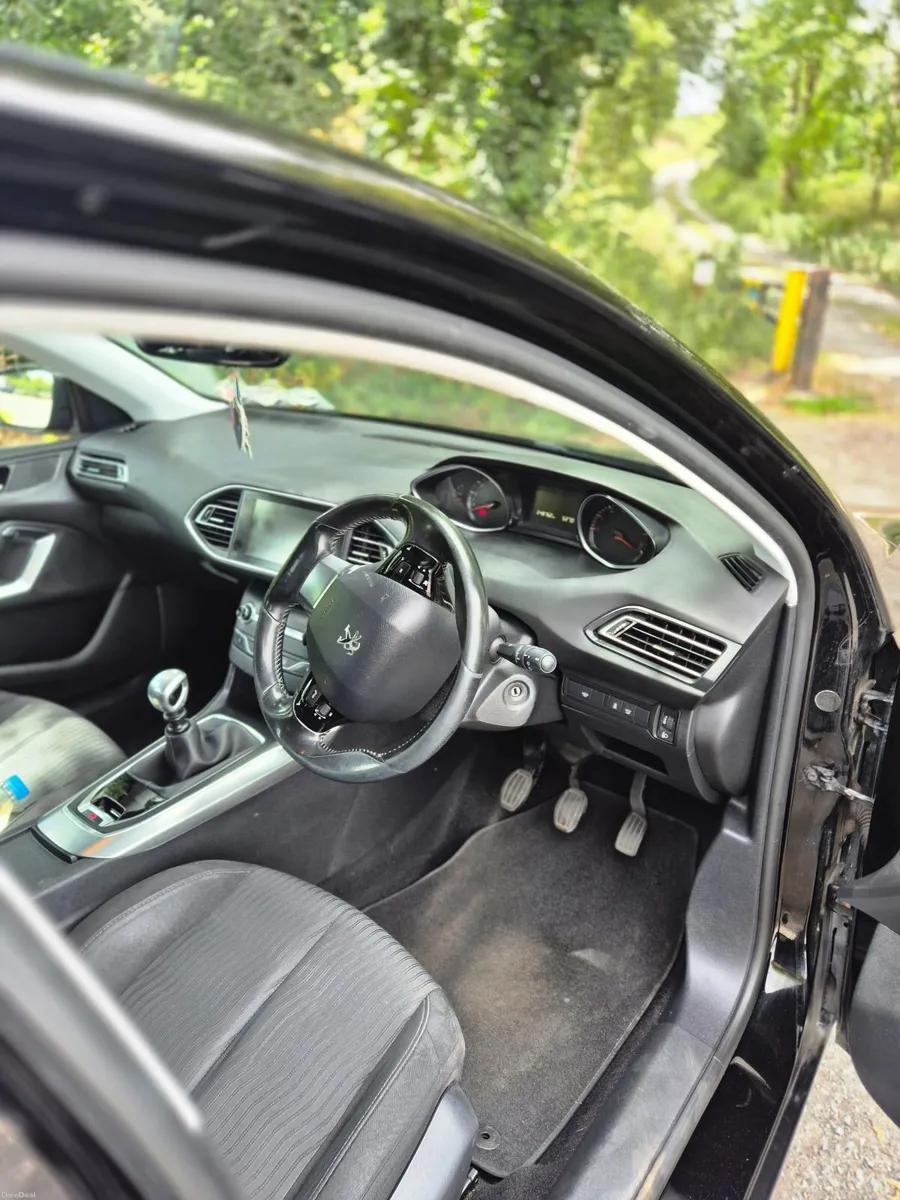 Peugeot 308 2015 - Image 3