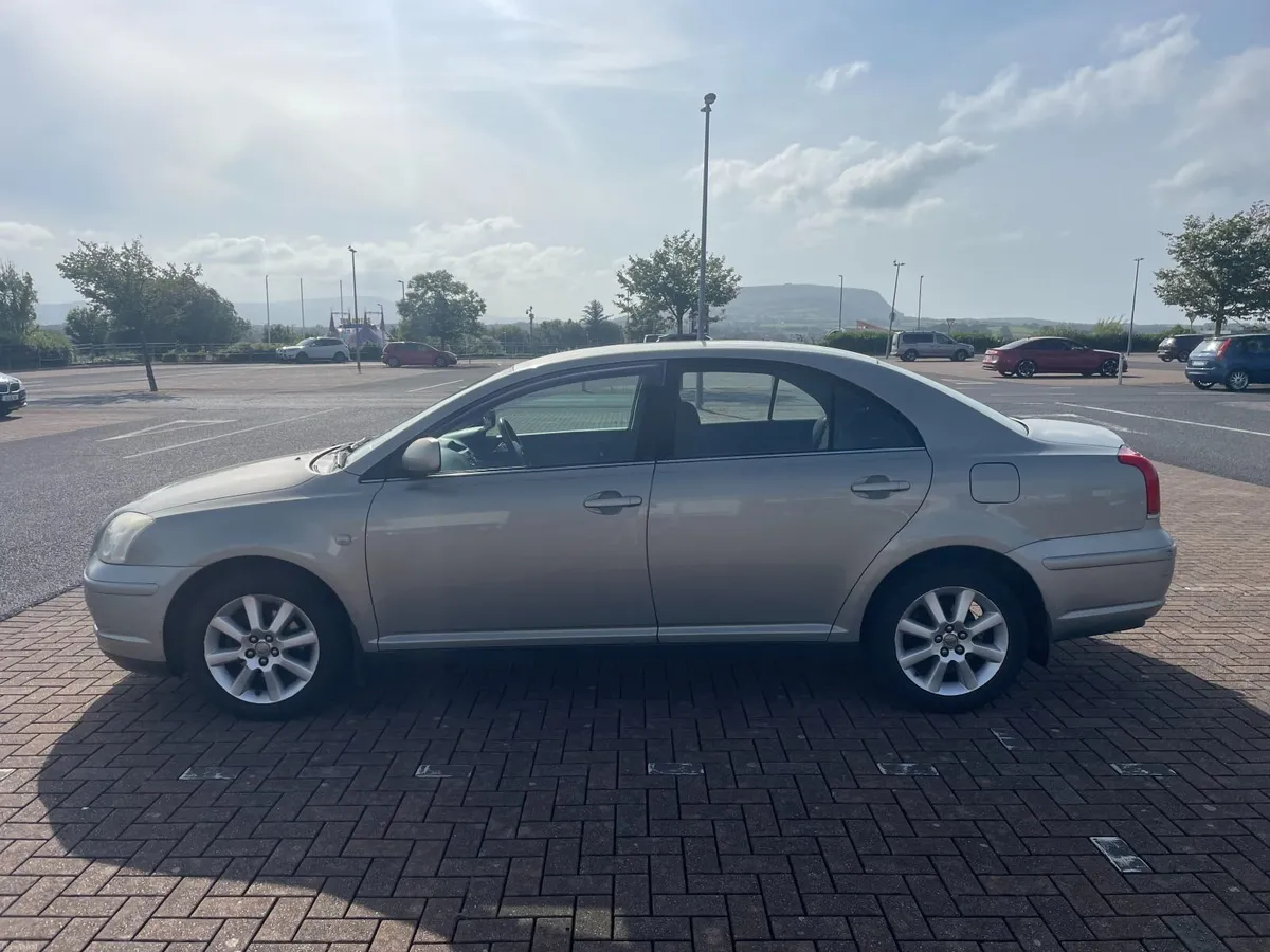 Toyota Avensis 2004 - Image 2