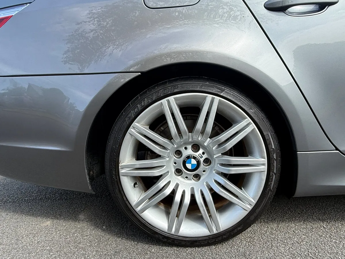 BMW 5-Series 2009 - Image 4