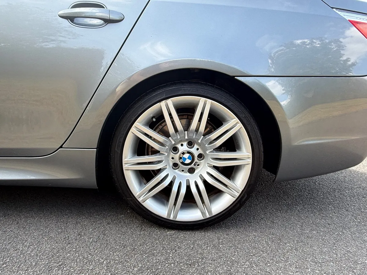 BMW 5-Series 2009 - Image 5