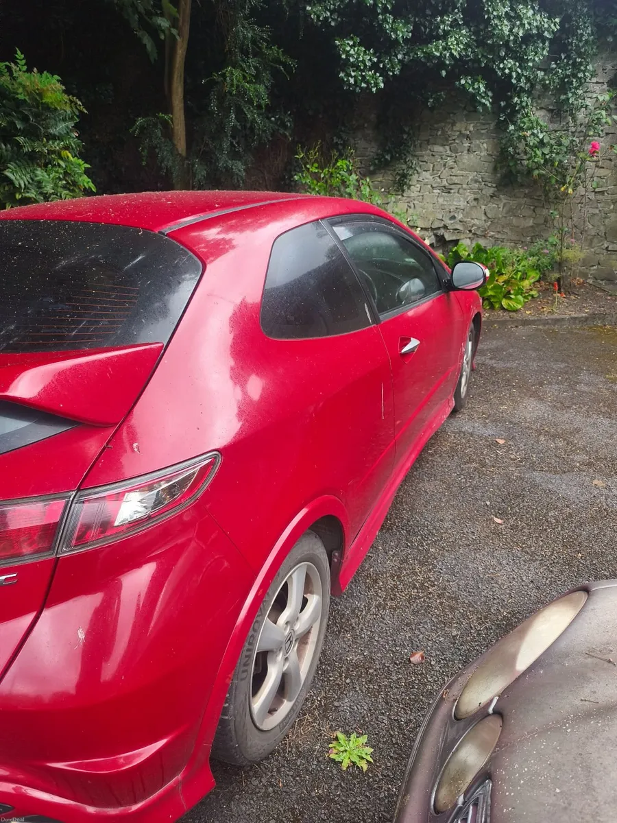 Honda Civic 2010 - Image 2