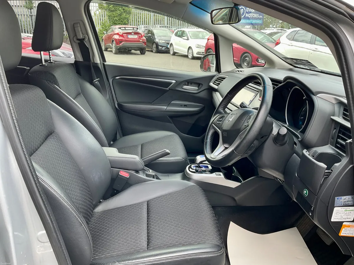 Honda Fit 2015  1.5 Hybrid Automatic 42.7 k miles - Image 6