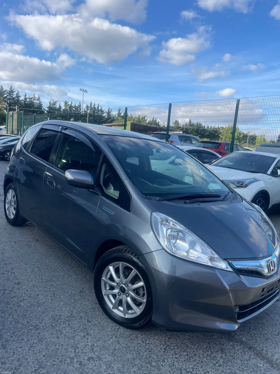 2013 Honda Fit hybrid automatic leather seat - Image 2