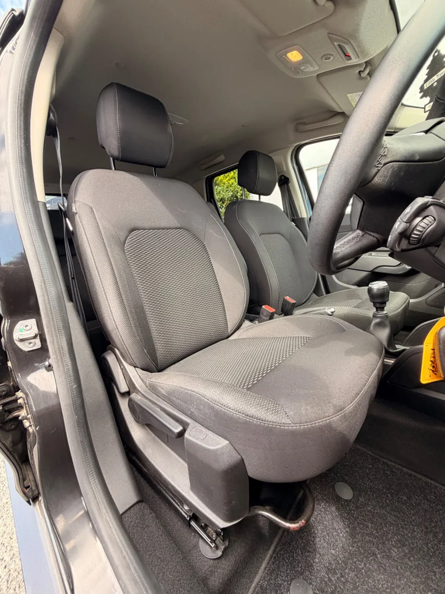 Dacia Duster 2020 1.5 blue edition - Image 6