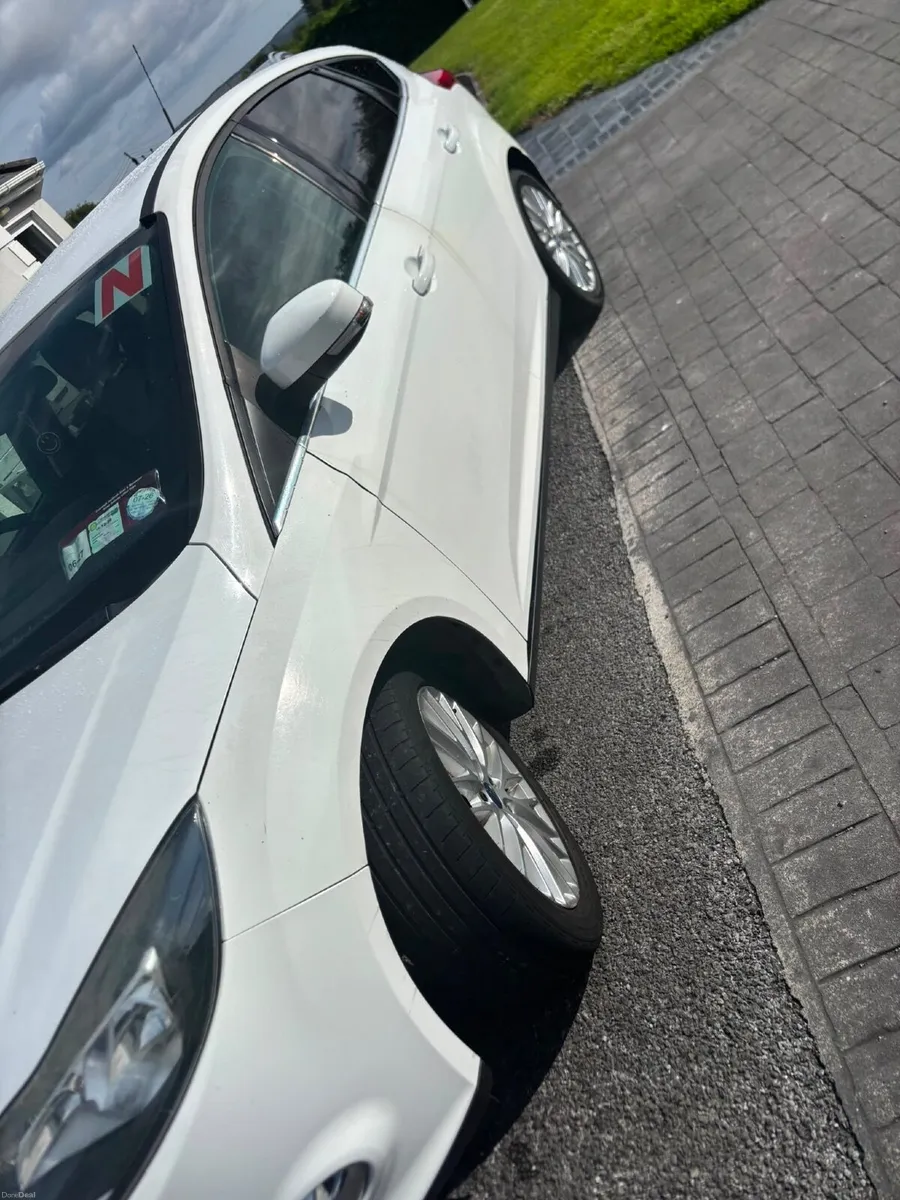Ford Focus 2012 - Image 2