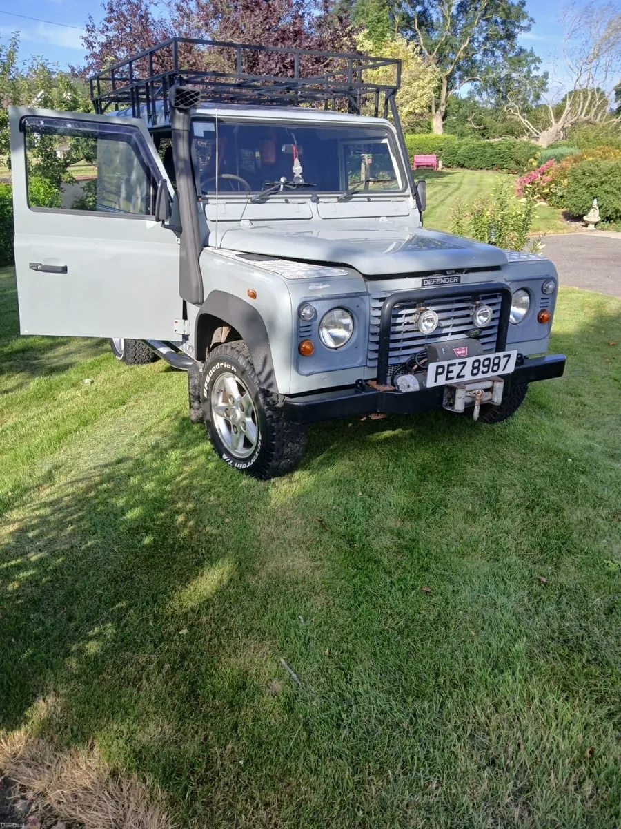 Land Rover Defender 2001 - Image 4