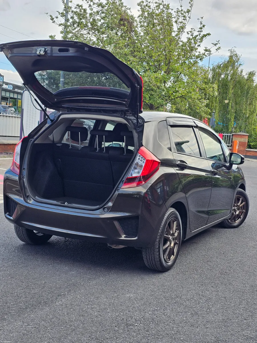 Honda Fit Hybrid 2015 - Image 3
