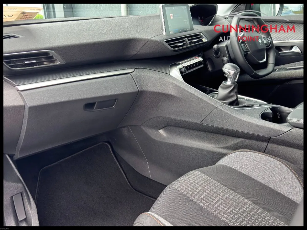 Peugeot 3008 1.2i Active Manual - Image 6